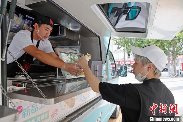 上海の街頭にキッチンカーが登場　新たな「朝食プロジェクト」が始動