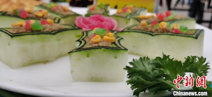 千年の時(shí)を経てシルクロードグルメが蘭州の街頭に登場　甘粛省