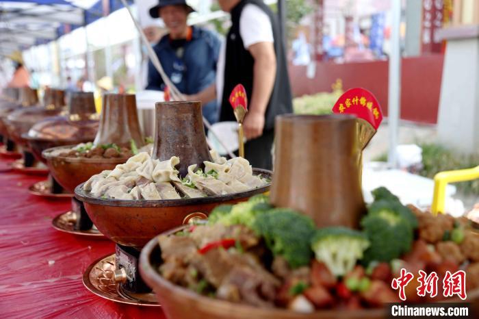 アツアツの鍋料理で殘暑を吹き飛ばせ！　青海省西寧市