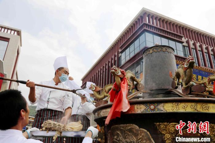 アツアツの鍋料理で殘暑を吹き飛ばせ！　青海省西寧市