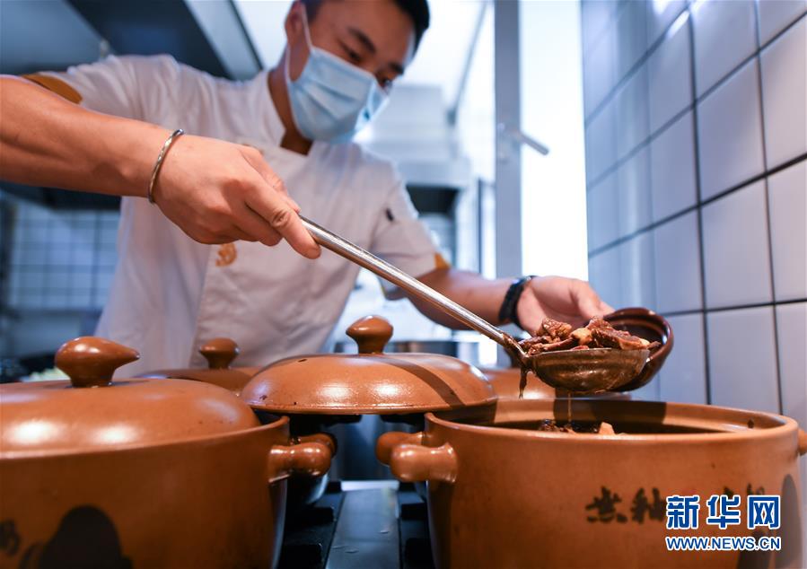 長(zhǎng)春の料理店、大盛りを小鍋に　食べ殘しが出ないように工夫　吉林省