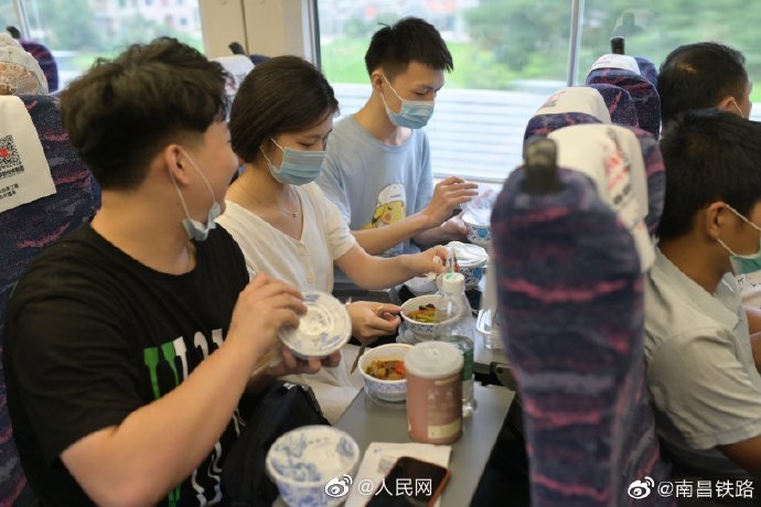 食品ロスにNO!　南昌高速鉄道で染付風(fēng)ミニカップ容器メニューが登場(chǎng)