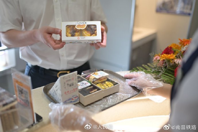 食品ロスにNO!　南昌高速鉄道で染付風ミニカップ容器メニューが登場