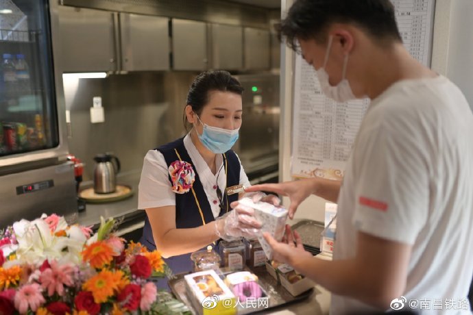 食品ロスにNO!　南昌高速鉄道で染付風(fēng)ミニカップ容器メニューが登場