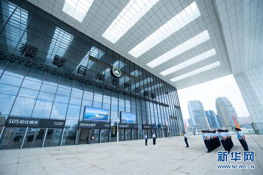 橫琴出入境検査所の新検査エリアで通関シミュレーション実習　広東省