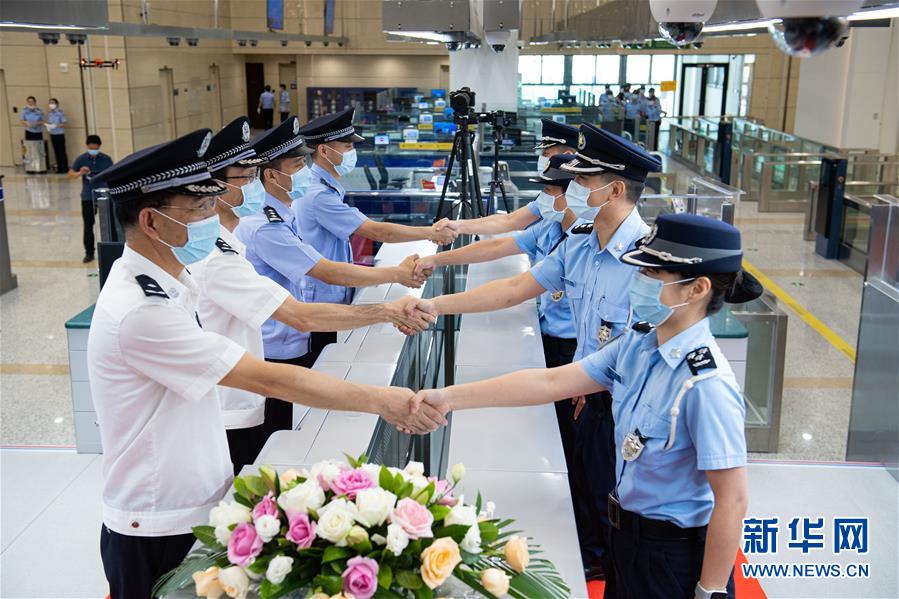 橫琴出入境検査所の新検査エリアで通関シミュレーション実習(xí)　広東省