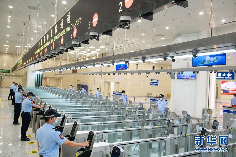 橫琴出入境検査所の新検査エリアで通関シミュレーション実習　広東省