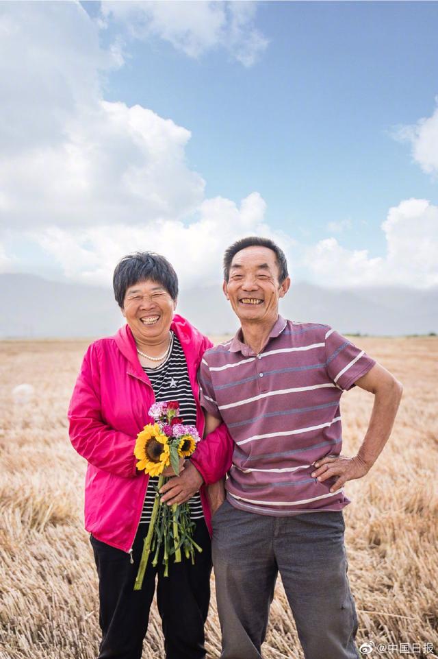 農(nóng)村のお年寄り數(shù)百人の寫真を10年間撮り続けた若者