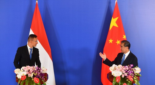 王毅部長(zhǎng)「『中米分離』強(qiáng)行は『ブーメラン』のように最終的に自らを傷つける」