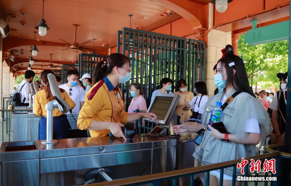 8月24日、順序良く上海ディズニーランドに入園する來場者（撮影?湯彥?。?/></a><span><a href='/n3/2020/0825/c94638-9738287.html' >上海ディズニーランド、新たな入場券予約制を?qū)g施</a></span>
</li>
<li>
	<a href=