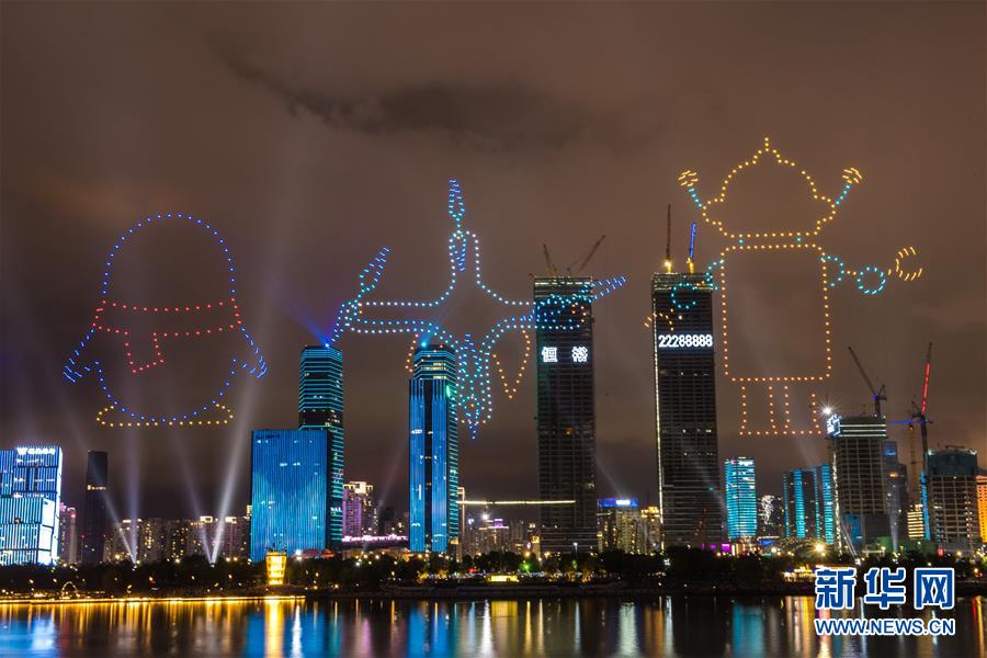 特區(qū)40周年祝い、深セン灣でドローン?ライトショー　広東省