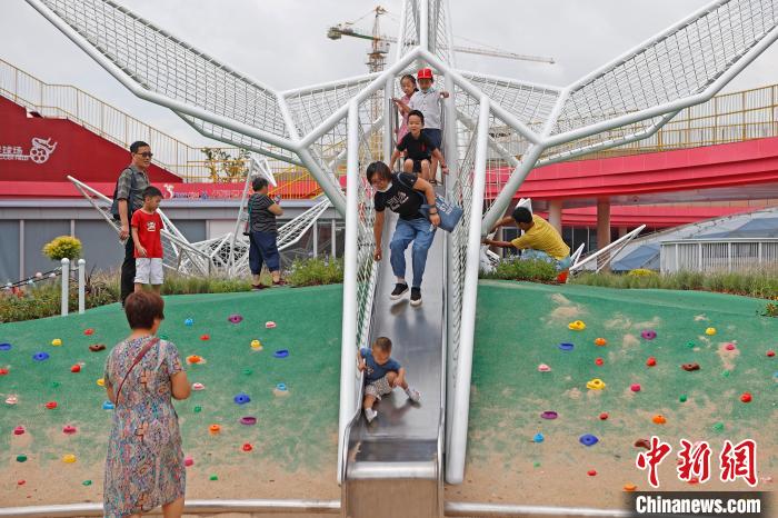 これはもうレジャーランド！上海最大のショッピングモールが開業(yè)