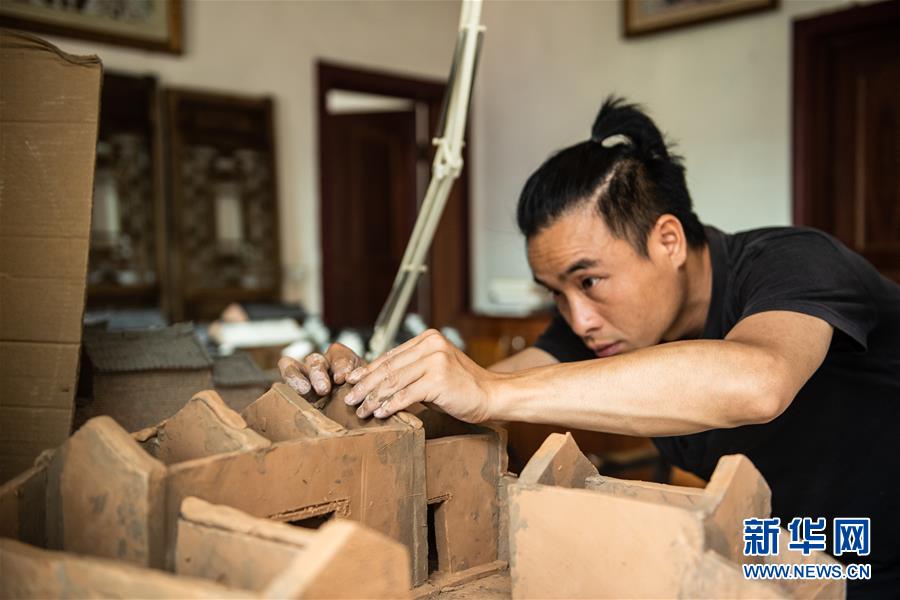 人々の郷愁を誘う土陶で作った伝統(tǒng)的な民家