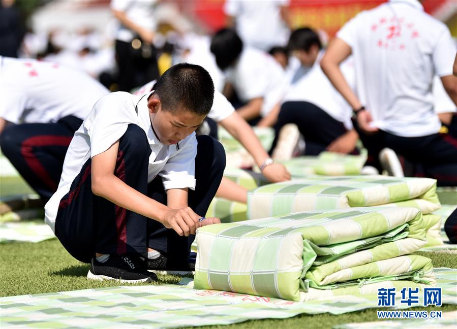 高校入學後の「最初の授業(yè)」は意思を鍛える軍事訓練