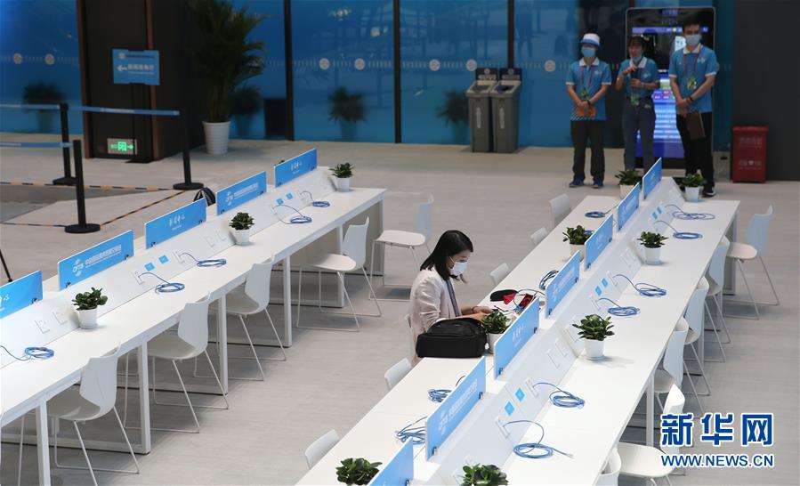 2020年服貿(mào)會(huì)報(bào)道センターで忙しく立ち働く記者（撮影?潘思危）。