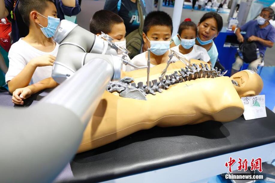 科學技術感満載のロボットたち　サービス貿(mào)易交易會