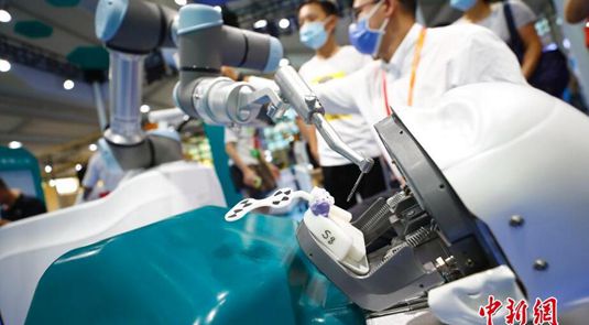 科學(xué)技術(shù)感満載のロボットたち　サービス貿(mào)易交易會(huì)