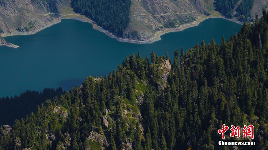 コロナ第2波収束後、初めてとなる観光客を迎える新彊天山天池