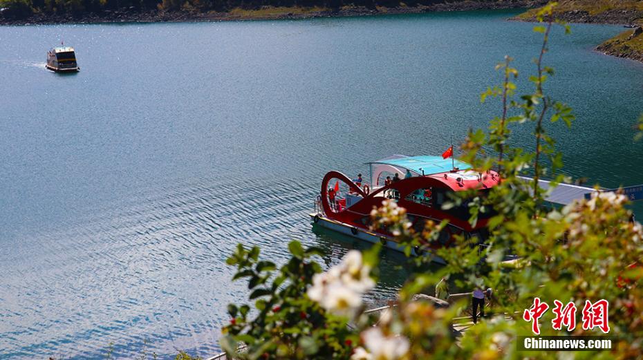 コロナ第2波収束後、初めてとなる観光客を迎える新彊天山天池