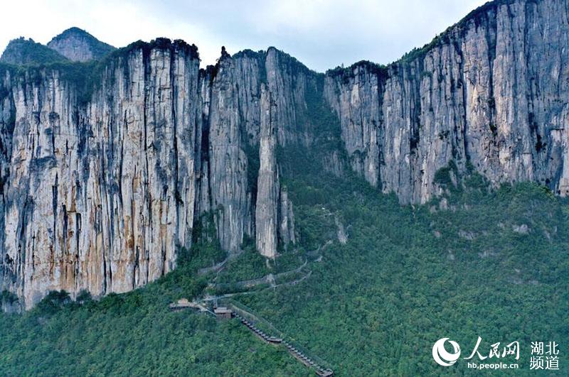 北緯30度のカルスト奇観「恩施大峽谷」を訪ねて