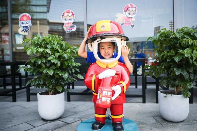 食事しながら消防に関する知識も學(xué)べる！上海初の消防テーマレストラン