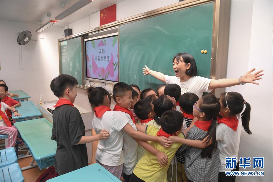 教師に感謝の気持ちを伝えよう！　福建省