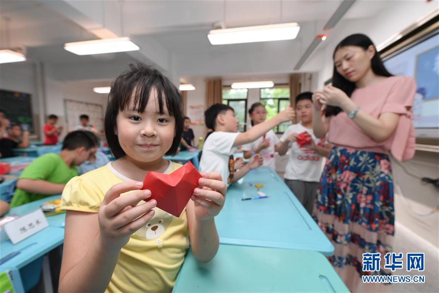 教師に感謝の気持ちを伝えよう！　福建省
