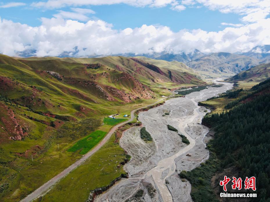 9月9日、上空から見た祁連山國家公園青海片區(qū)油葫蘆自然景勝地の絶景（撮影?李江寧）。