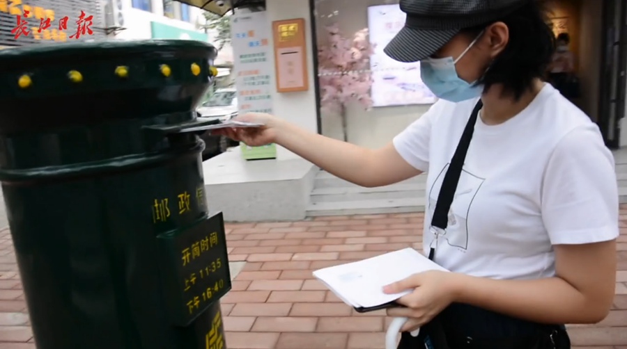 武漢大學(xué)の桜郵便局、桜グッズが新入生にも人気　湖北省