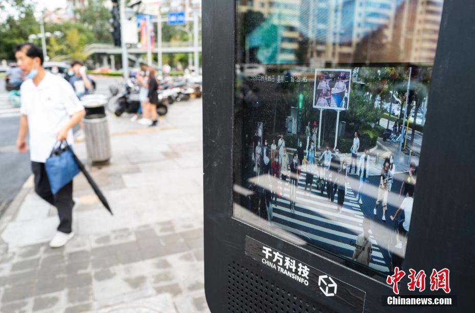 信號無視はスクリーンに大寫し、北京にスマート交通システム設置