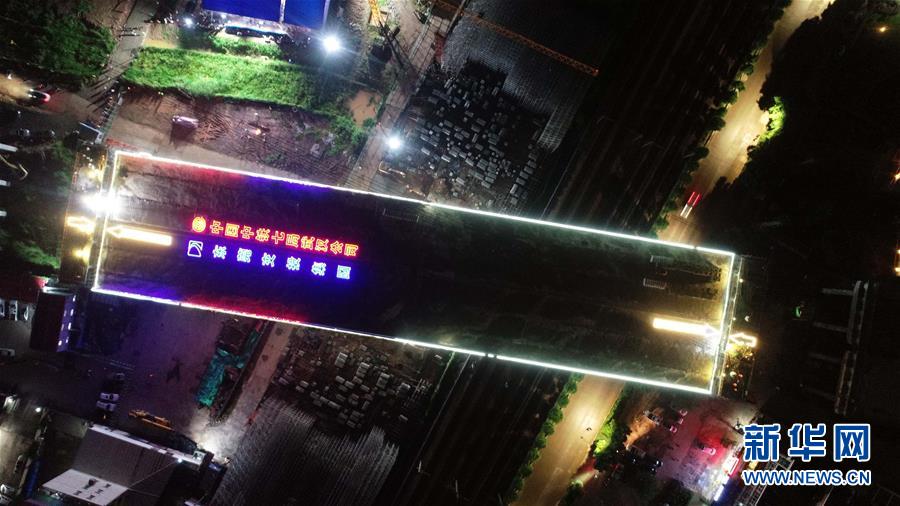 広東省　2萬4000トンの旋回橋が回転に成功