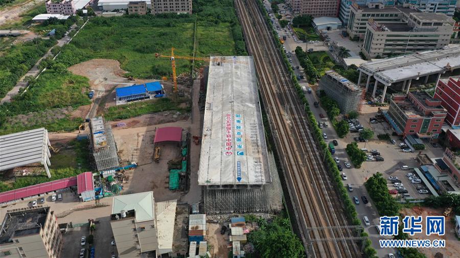 広東省　2萬(wàn)4000トンの旋回橋が回転に成功