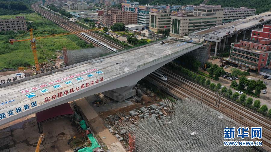 広東省　2萬4000トンの旋回橋が回転に成功