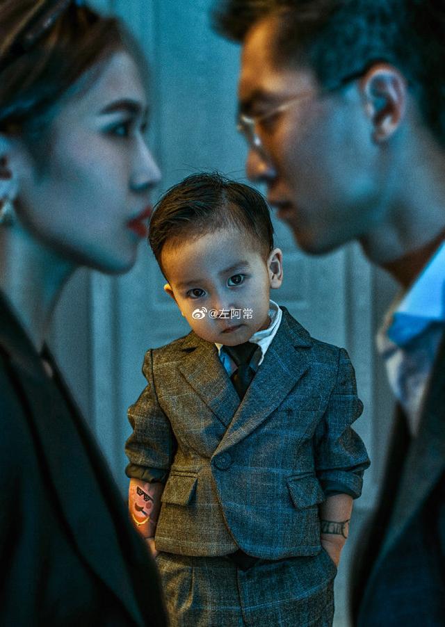 パパすごい！ユニークな特撮親子寫(xiě)真を撮影する若いカメラマンパパ