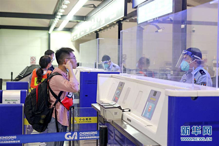 國內(nèi)航空會(huì)社が運(yùn)航する初の國際復(fù)學(xué)チャーター便が重慶を出発