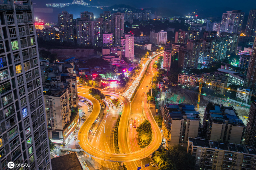 まるで「大型ギター」のような立體交差橋（寫真著作権は東方ICが所有のため転載禁止）。