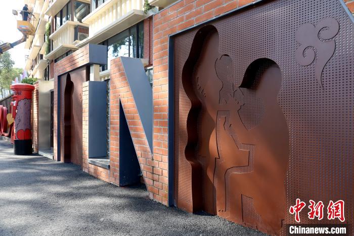 四川省成都に戀のあまい雰囲気漂う「戀愛(ài)橫町」登場(chǎng)