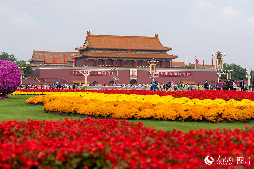 國慶節(jié)控え、祖國の祝福をテーマとしたオブジェが天安門に登場　北京市