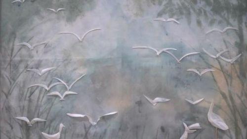 魚の骨にカニの殻！ユニークな貼り絵を作るおばあちゃん　浙江省杭州