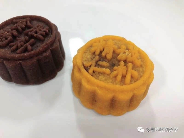 陝西中醫(yī)薬大學(xué)、「薬膳月餅」3萬(wàn)個(gè)を?qū)W生に無(wú)料で配布