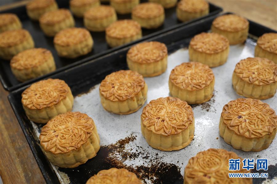 日本でも月餅を作って中秋節(jié)をお祝い