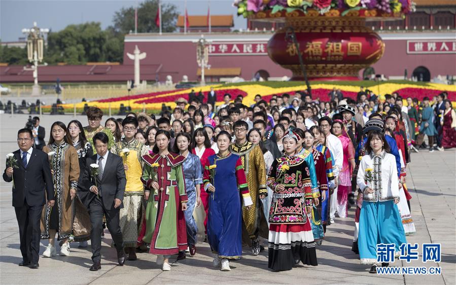 烈士記念日　人民英雄への獻(xiàn)花式が北京で開催