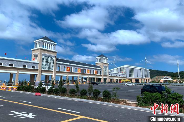 中國初の鉄道道路併用海上大橋の試行運用スタート　福建省