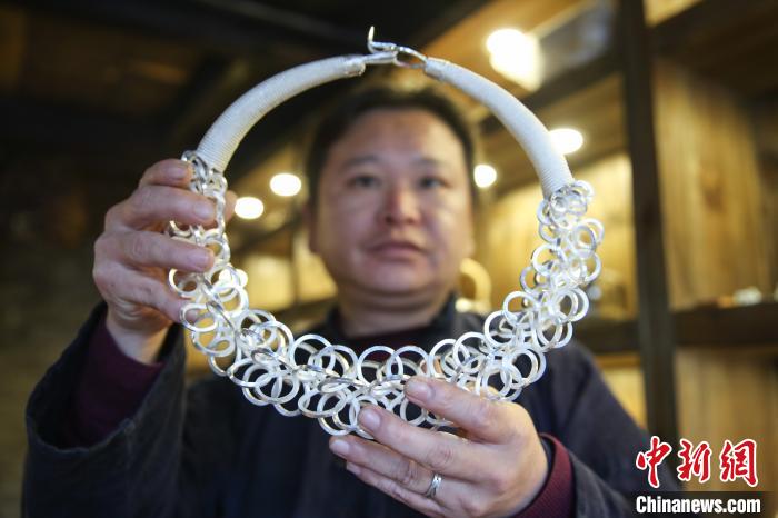 郷村住民を幸福に導(dǎo)く「銀の槌」　貴州省雷山