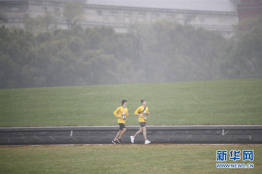 米研究機関予測「米國の新型コロナ感染死者數(shù)、來年2月には40萬人に」