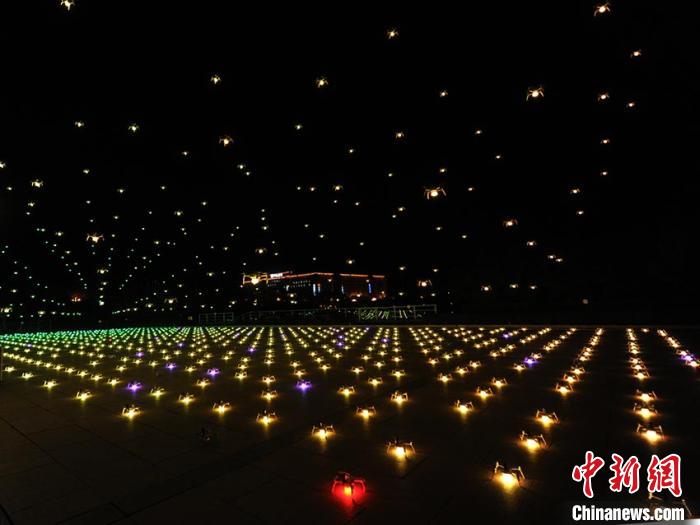 ドローン1千機(jī)が長春の夜空に舞う！　吉林省