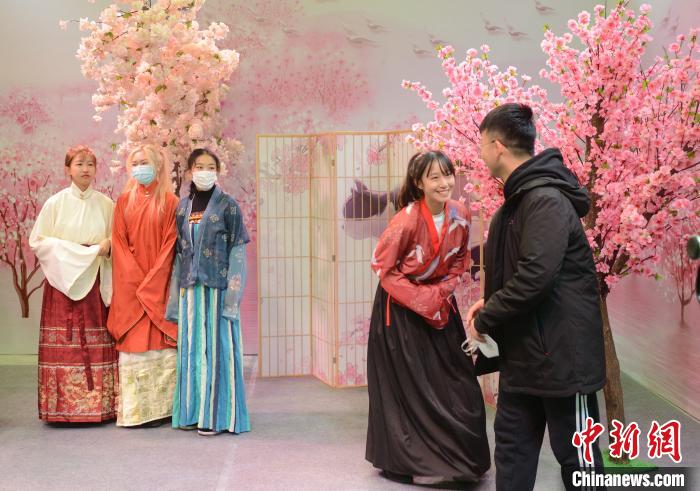 第1回草原アニメ?漫畫カーニバルが內(nèi)モンゴルで開幕