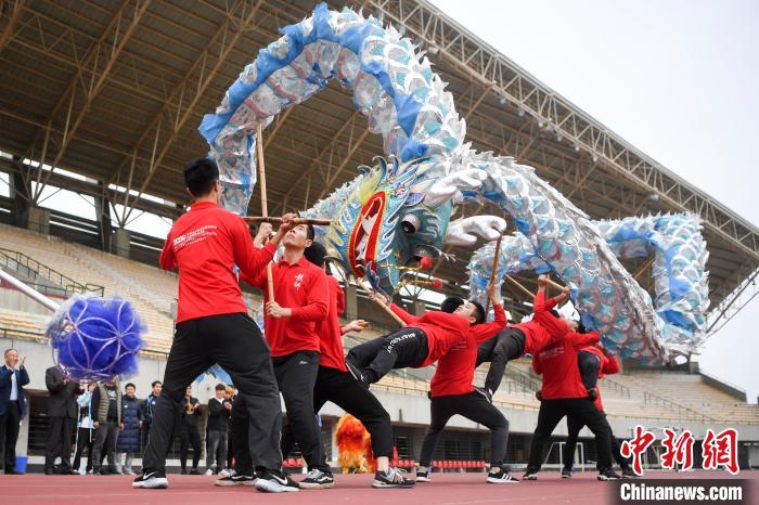 大學(xué)で「竜舞?獅子舞」のオンライン?ライブ授業(yè)