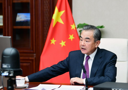 王毅部長「灣岸地域の多國間対話メカニズム、3原則を堅持すべき」