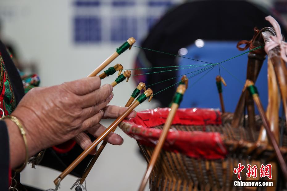 ミャオ族刺繍で豊かさを手に入れた女性たち 貴州省臺(tái)江